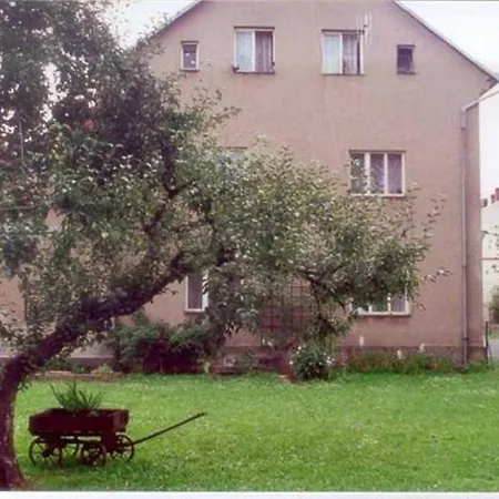 V Mladych Bukach 아파트